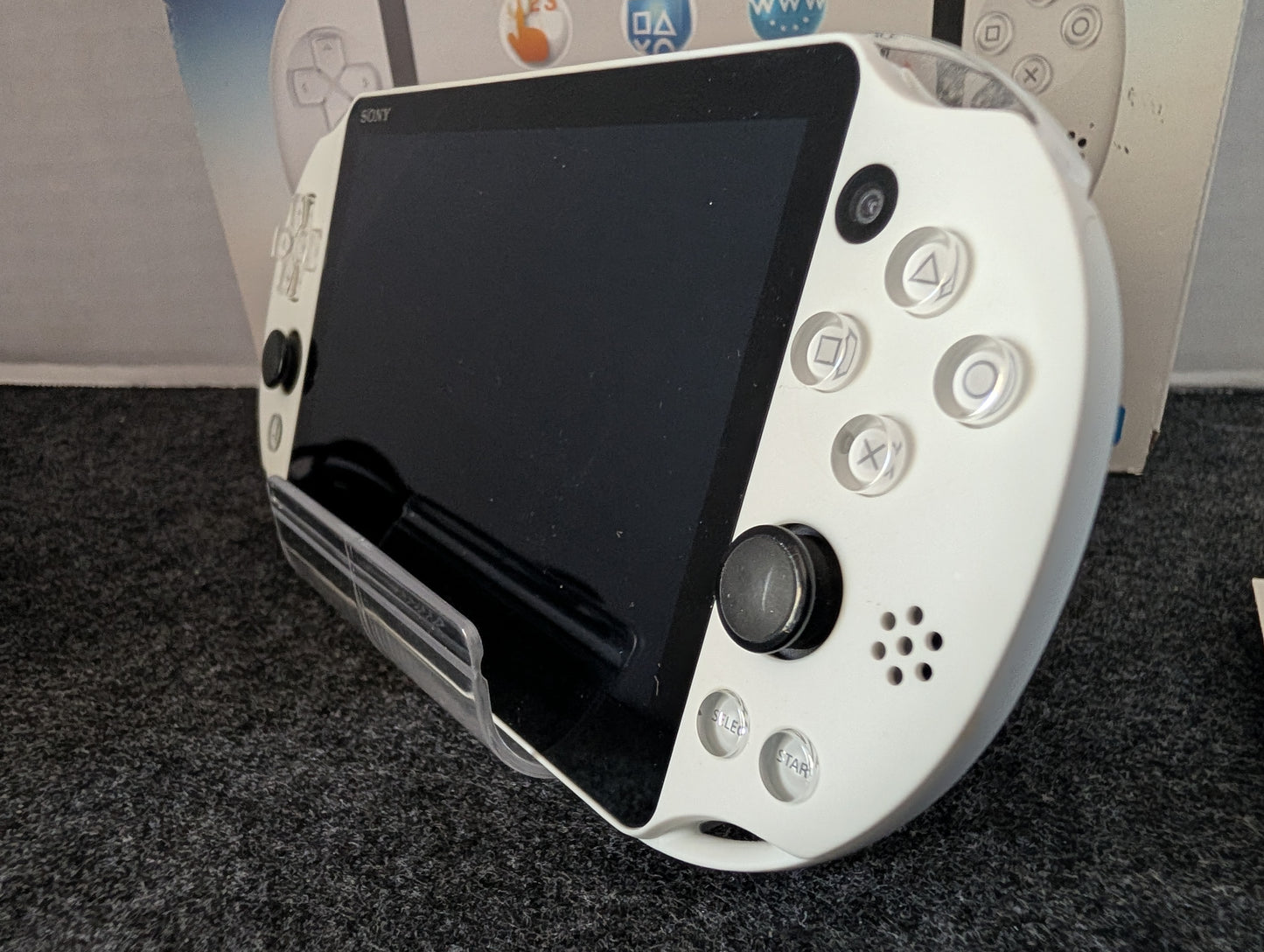 Glacier White PSVita