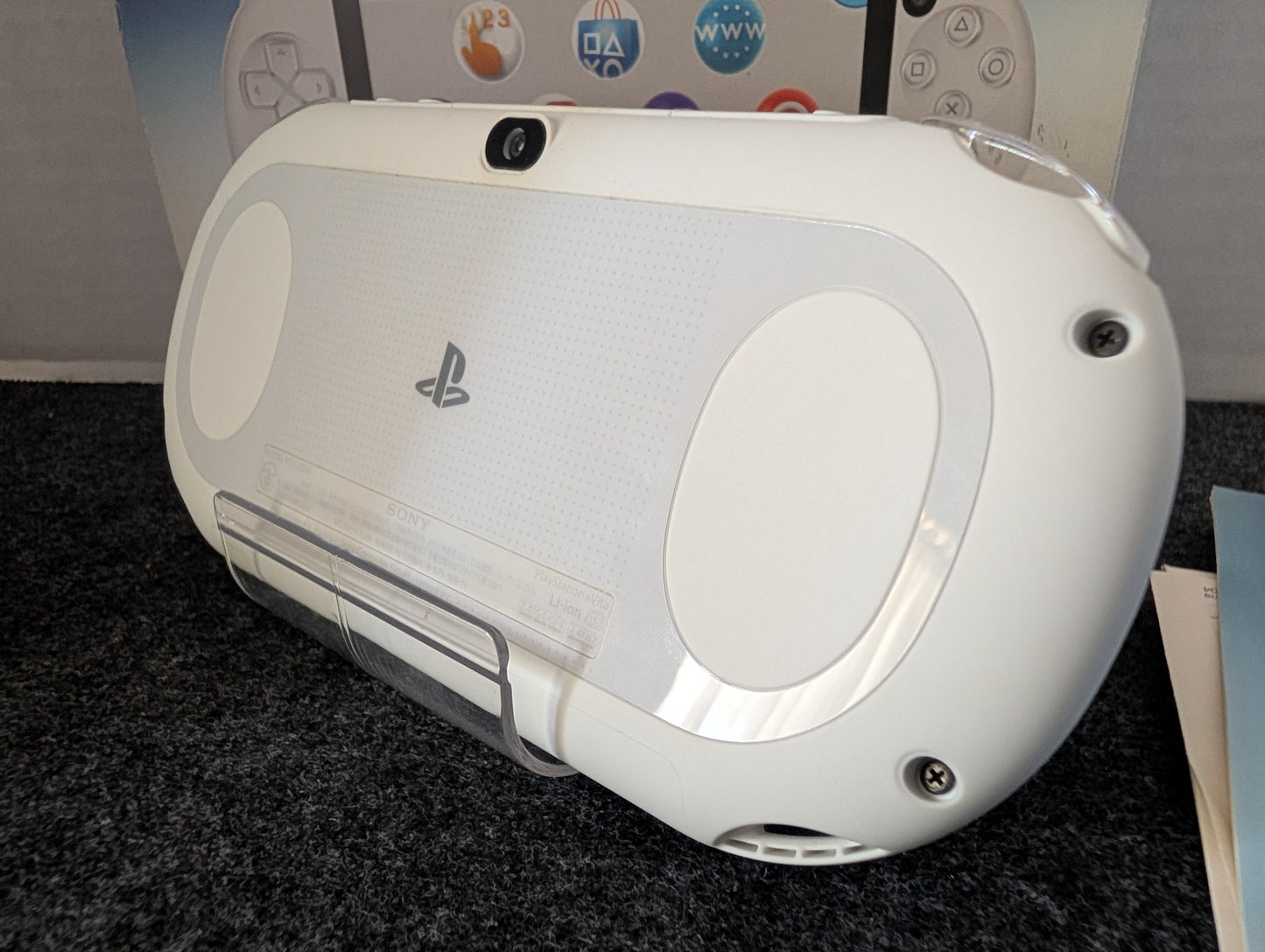 Glacier White PSVita